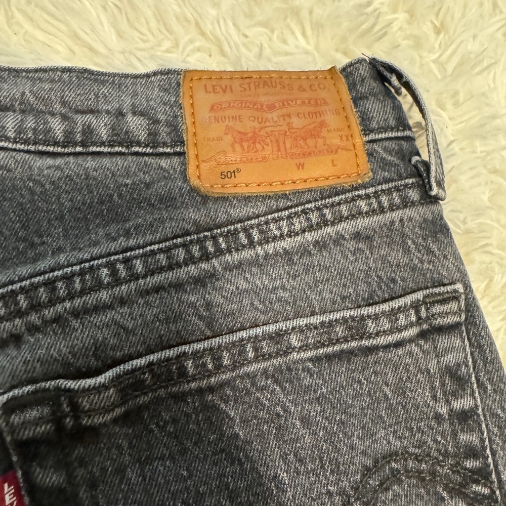 Levi's Gray Denim Jeans with Label Detail